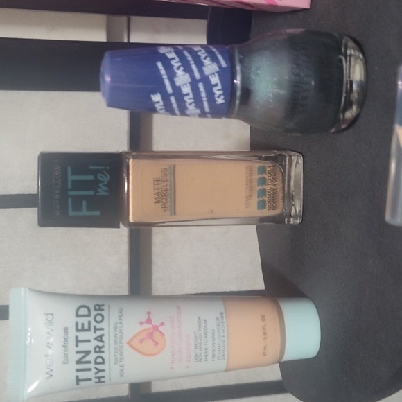 Makeup bundle - Picture 3 of 4